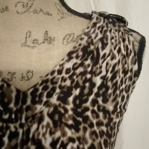 2 for$25/Leopard print sleeveless top - Picture 2 of 6